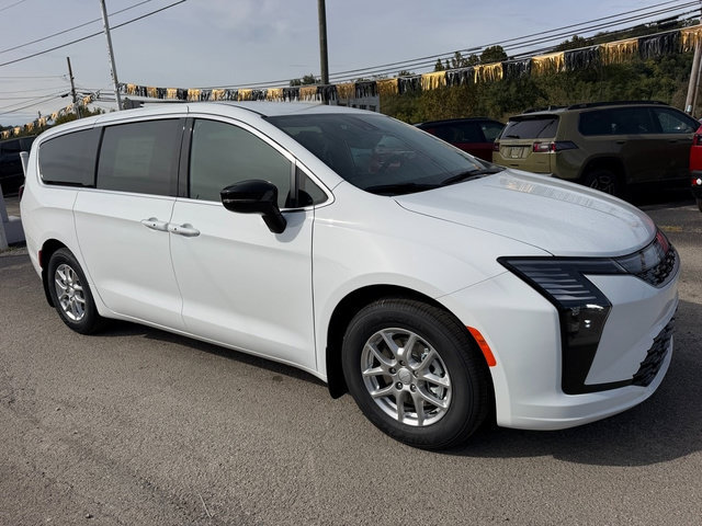 New 2027 Chrysler Pacifica Select FWD image 9