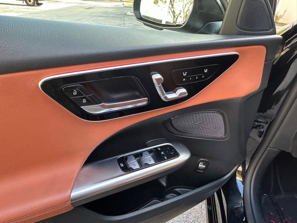 Used 2025 Mercedes-Benz C 300 Sedan image 16