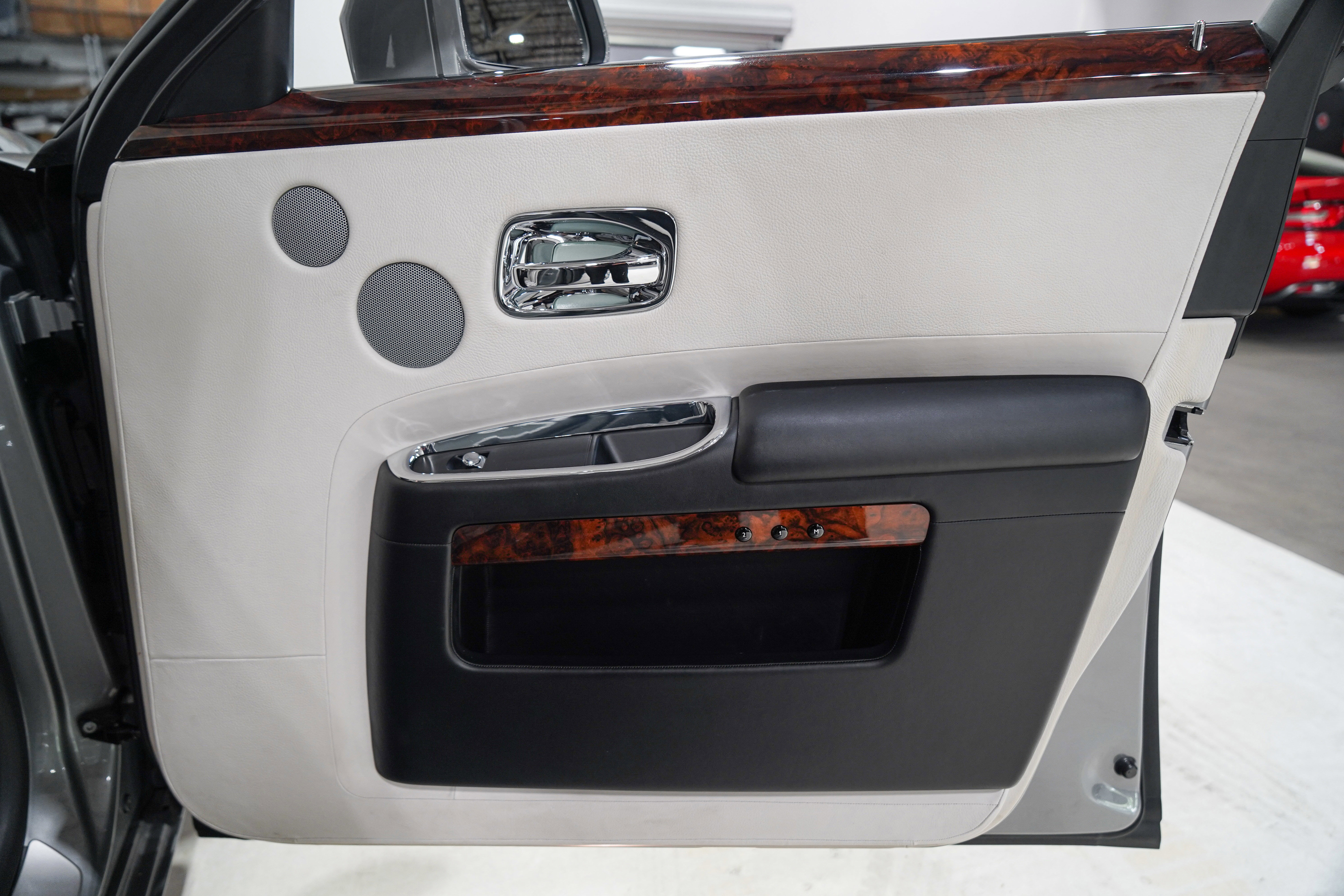 Used 2015 Rolls-Royce Ghost RWD image 19