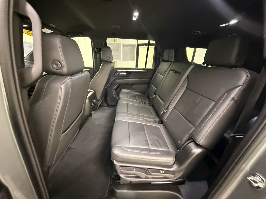 Used 2025 Chevrolet Suburban Z71 AWD/4WD image 19