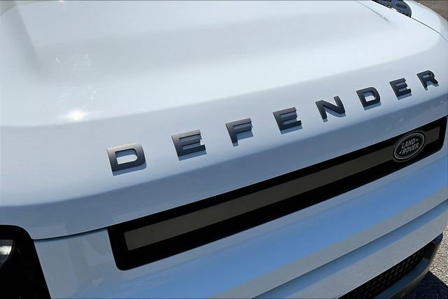 Used 2025 Land Rover Defender 110 X-Dynamic SE image 28