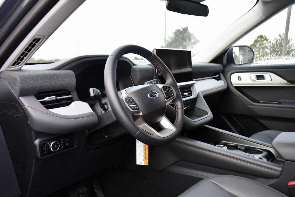 Used 2026 Ford Explorer Active w/ Active Comfort Package AWD/4WD image 11