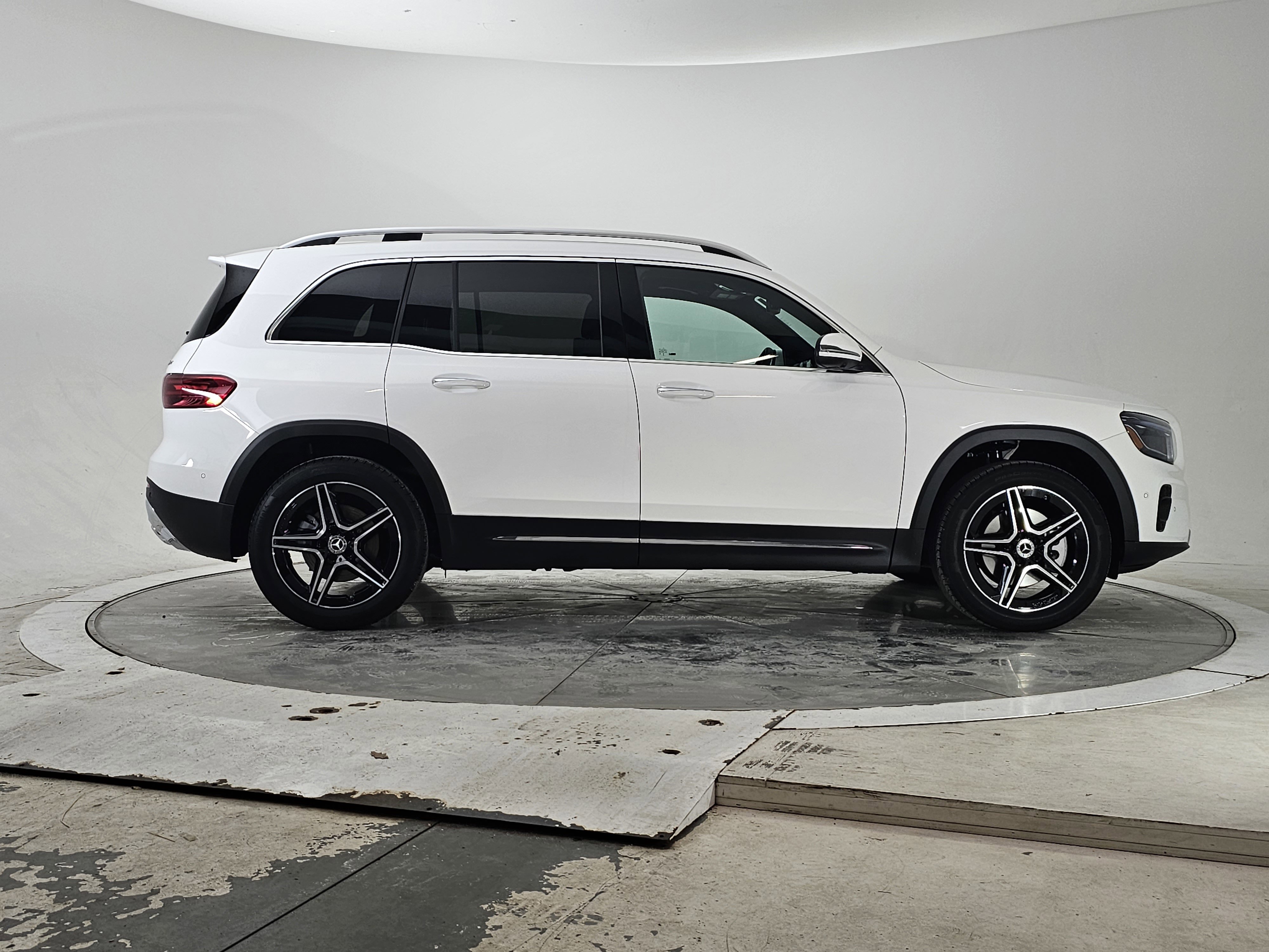 New 2026 Mercedes-Benz GLB 250 4MATIC image 3