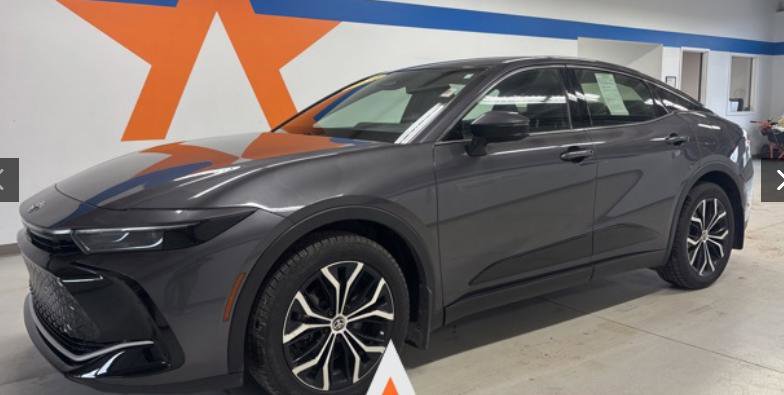 Used 2023 Toyota Crown XLE video 2