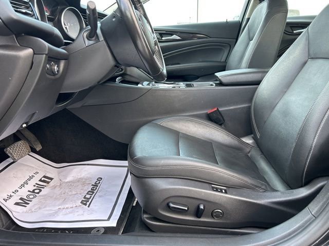 Used 2018 Buick Regal Essence w/ Driver Confidence Package #1 image 11