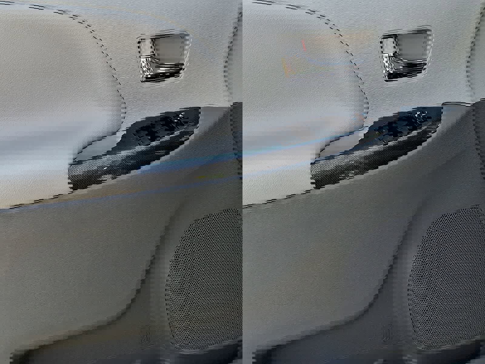 Used 2014 Toyota Sienna SE image 15