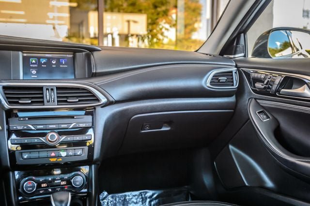 Used 2017 INFINITI QX30 Premium w/ Navigation Package FWD image 32