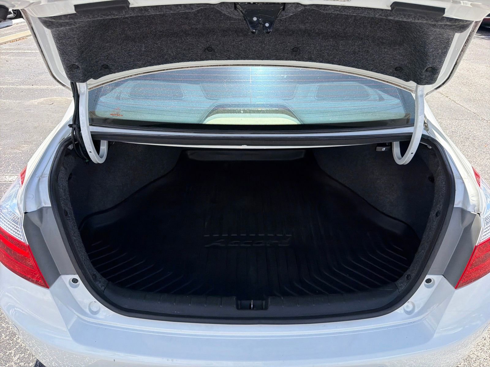 Used 2014 Honda Accord EX-L image 25