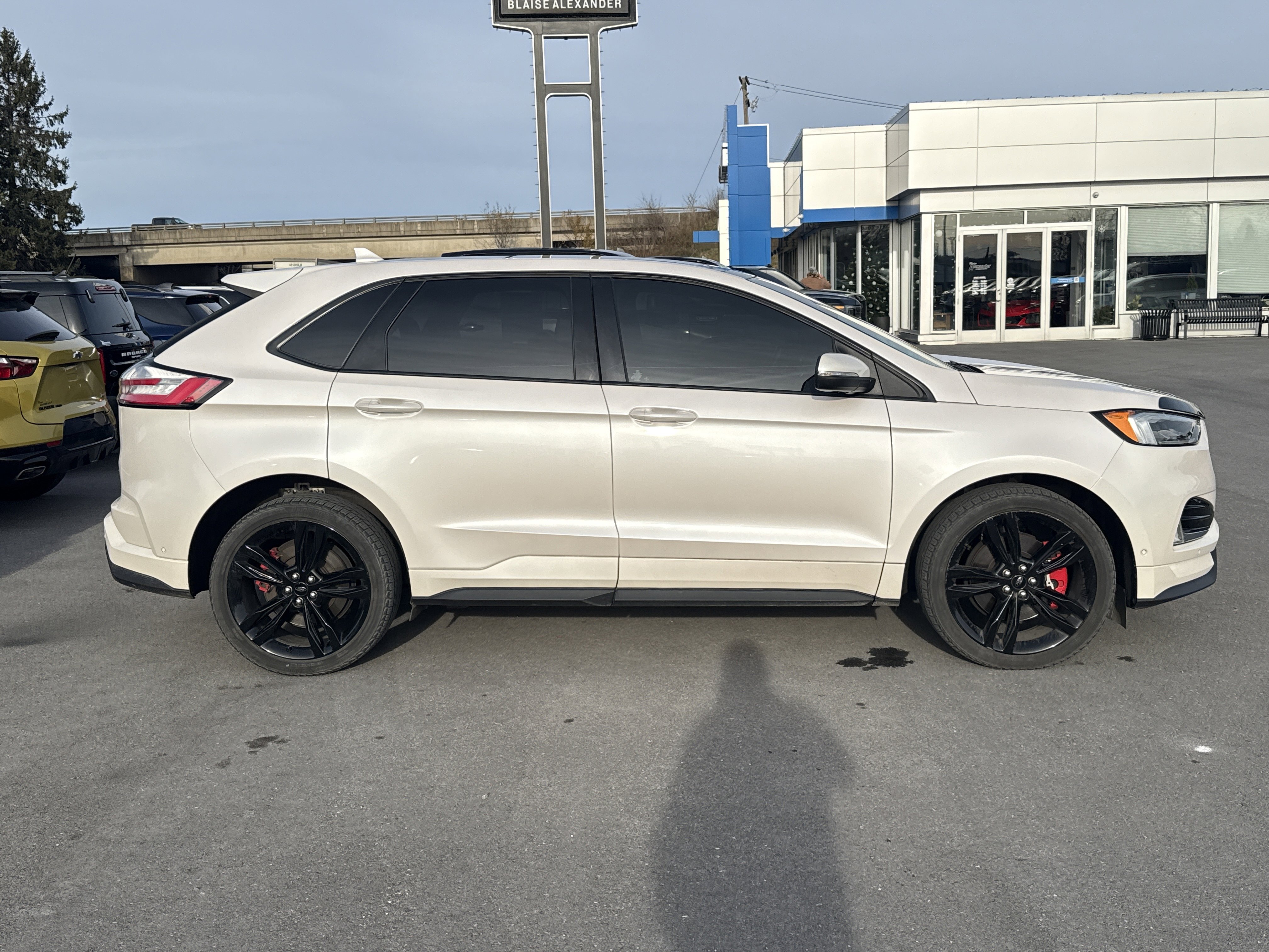 Used 2019 Ford Edge ST w/ Equipment Group 401A image 4