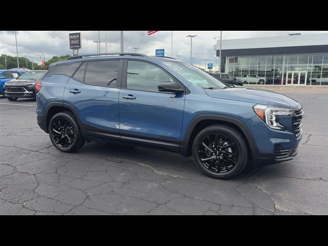 Certified 2024 GMC Terrain SLE w/ Driver Convenience Package FWD image 2