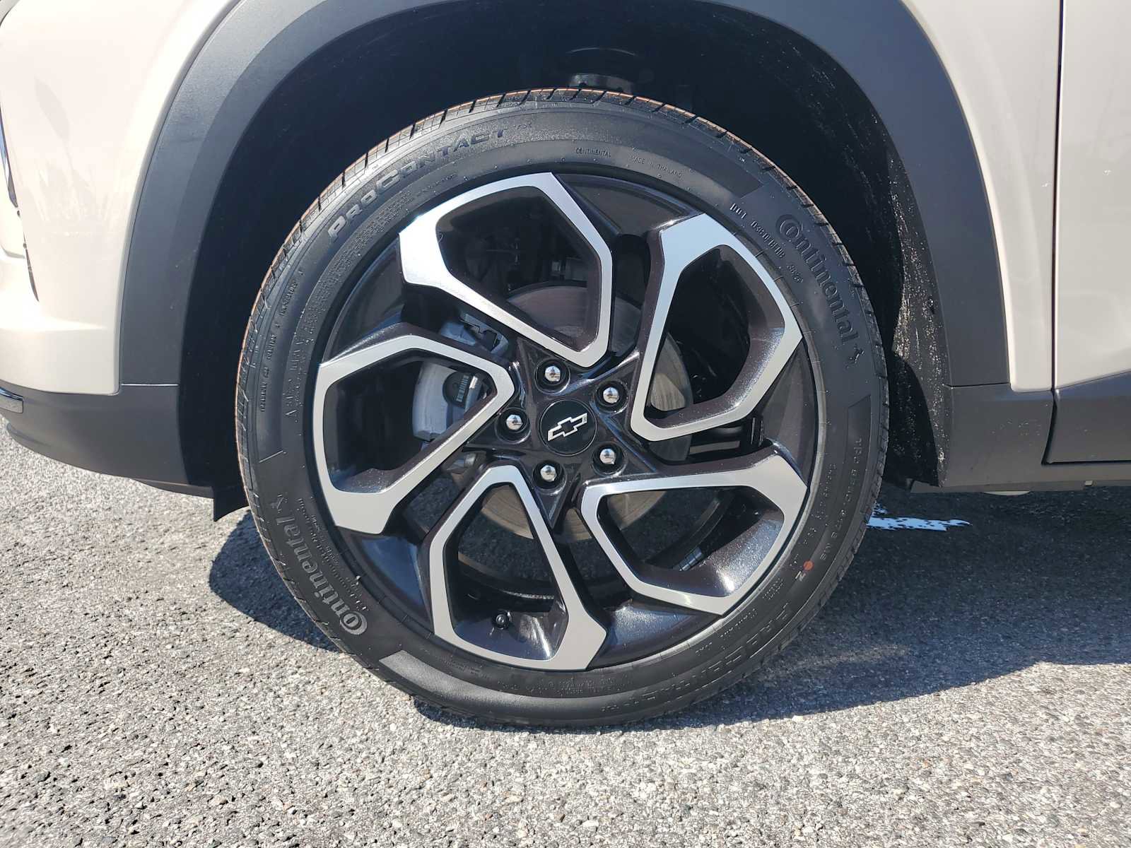 New 2026 Chevrolet Trax RS w/ Sunroof Package FWD image 10