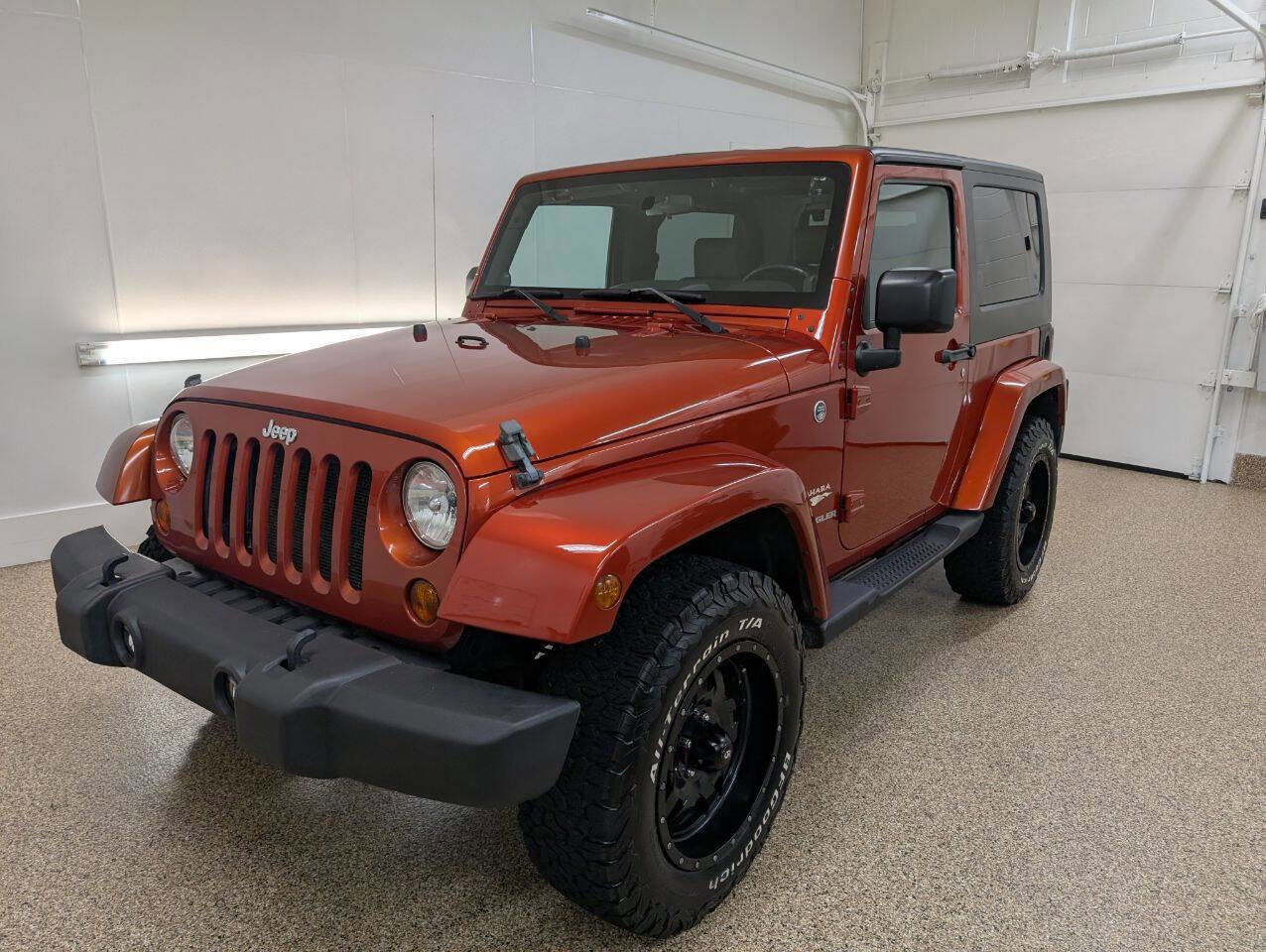 Used 2009 Jeep Wrangler Sahara w/ Dual Top Group image 2