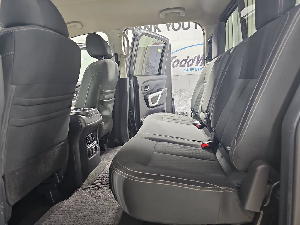 Used 2019 Nissan Titan SV w/ SV Convenience Package AWD/4WD image 17