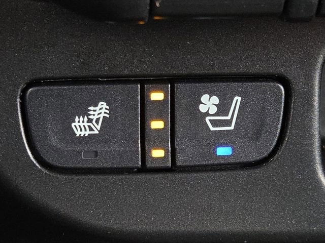 Used 2022 GMC Canyon Denali w/ Denali Black Edition Package image 7