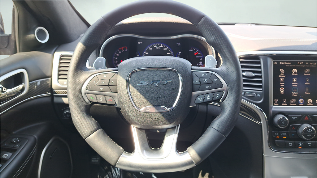 Used 2015 Jeep Grand Cherokee SRT w/ Luxury Group II AWD/4WD image 18