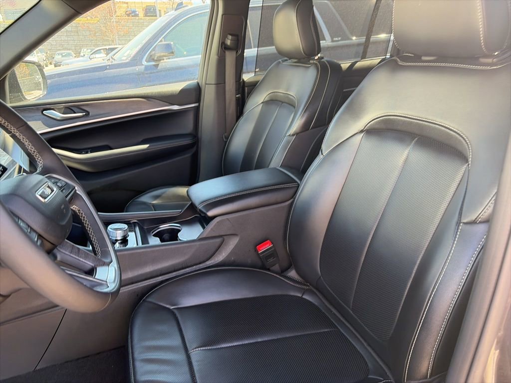 Used 2024 Jeep Grand Cherokee L Limited w/ Luxury Tech Group II image 23