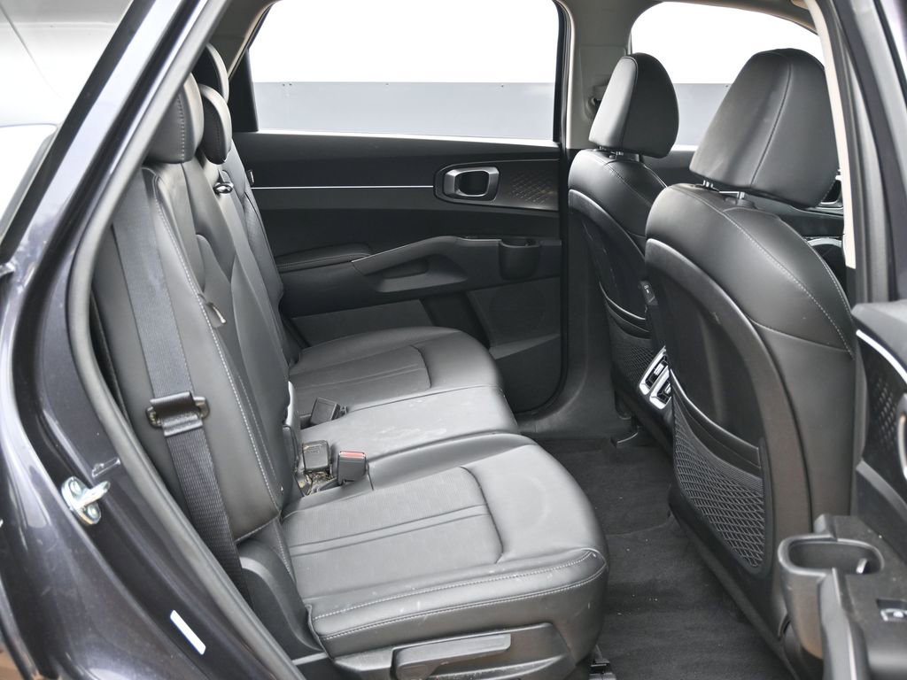 Used 2025 Kia Sorento S image 34