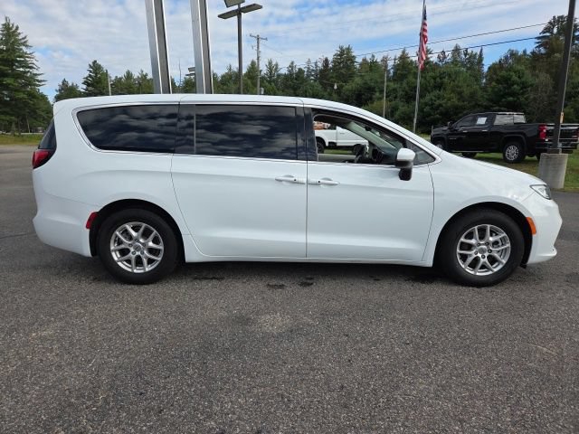 Used 2023 Chrysler Pacifica Touring-L FWD image 25