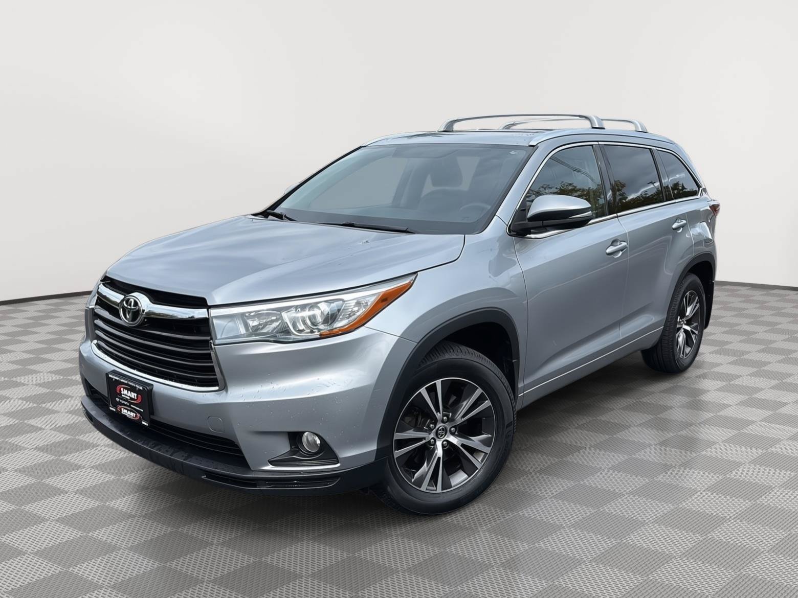 Used 2016 Toyota Highlander XLE AWD/4WD image 1