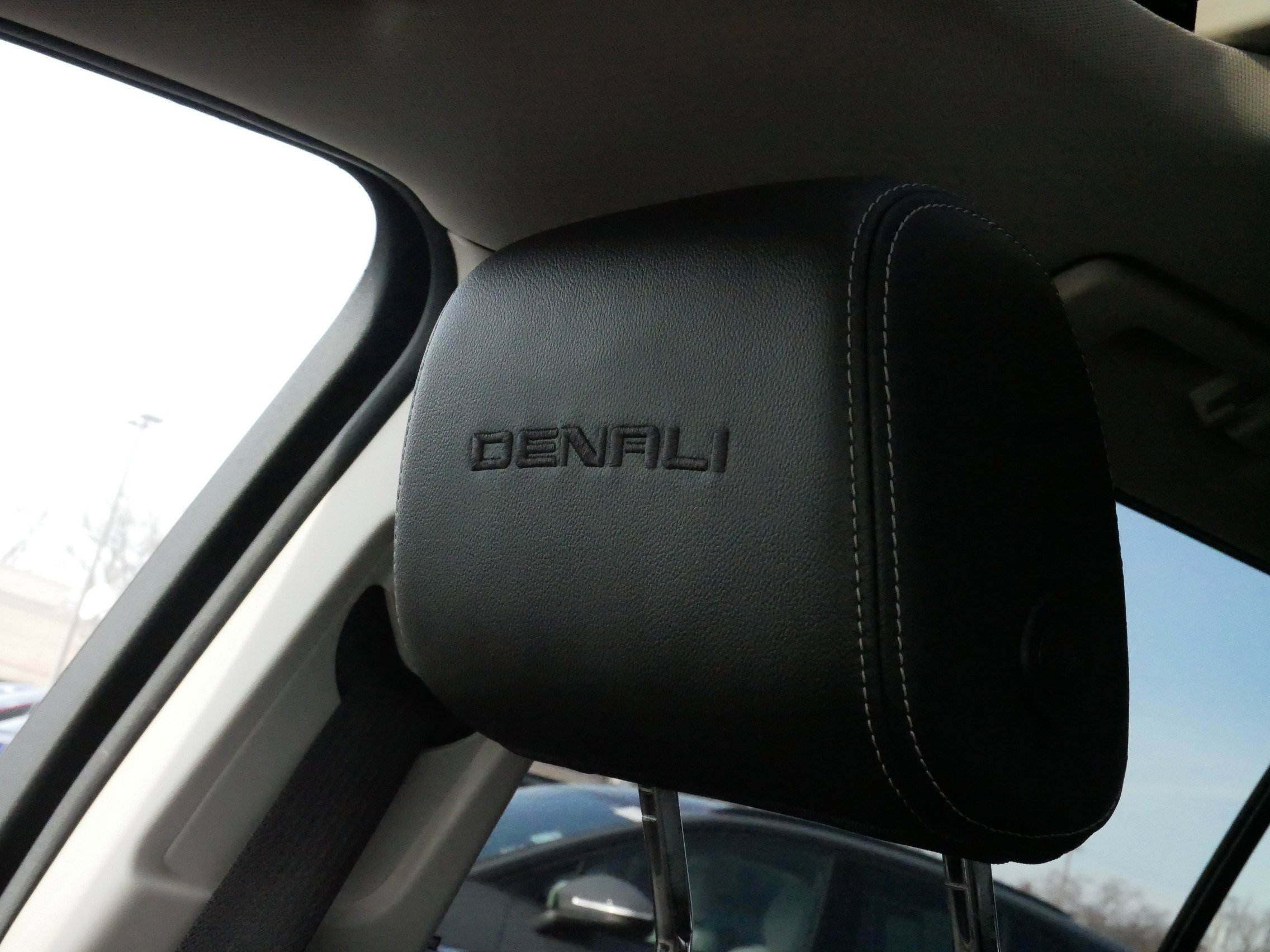 Used 2023 GMC Acadia Denali w/ Black Diamond Edition image 35