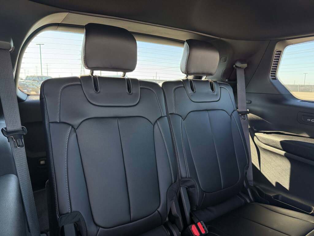 New 2025 Jeep Grand Cherokee L Limited w/ Black Appearance Package image 39