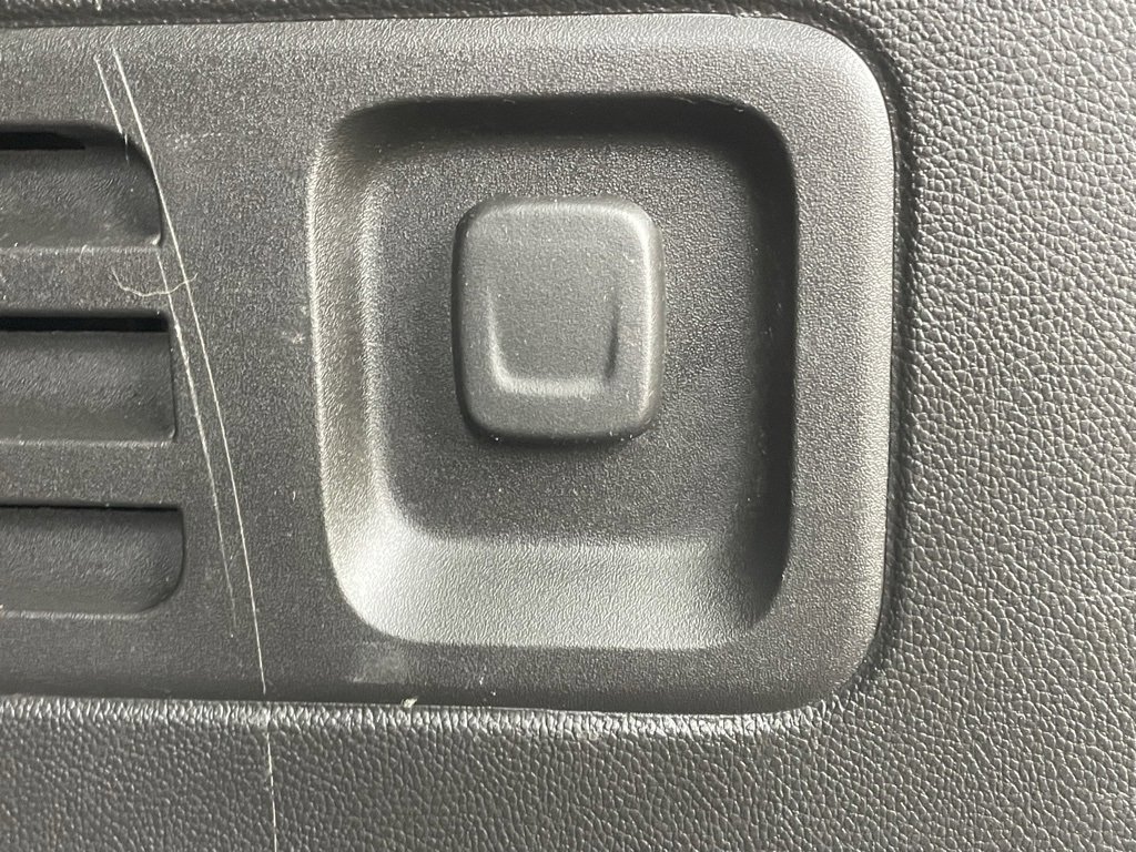 Used 2018 Chevrolet Traverse LT image 20