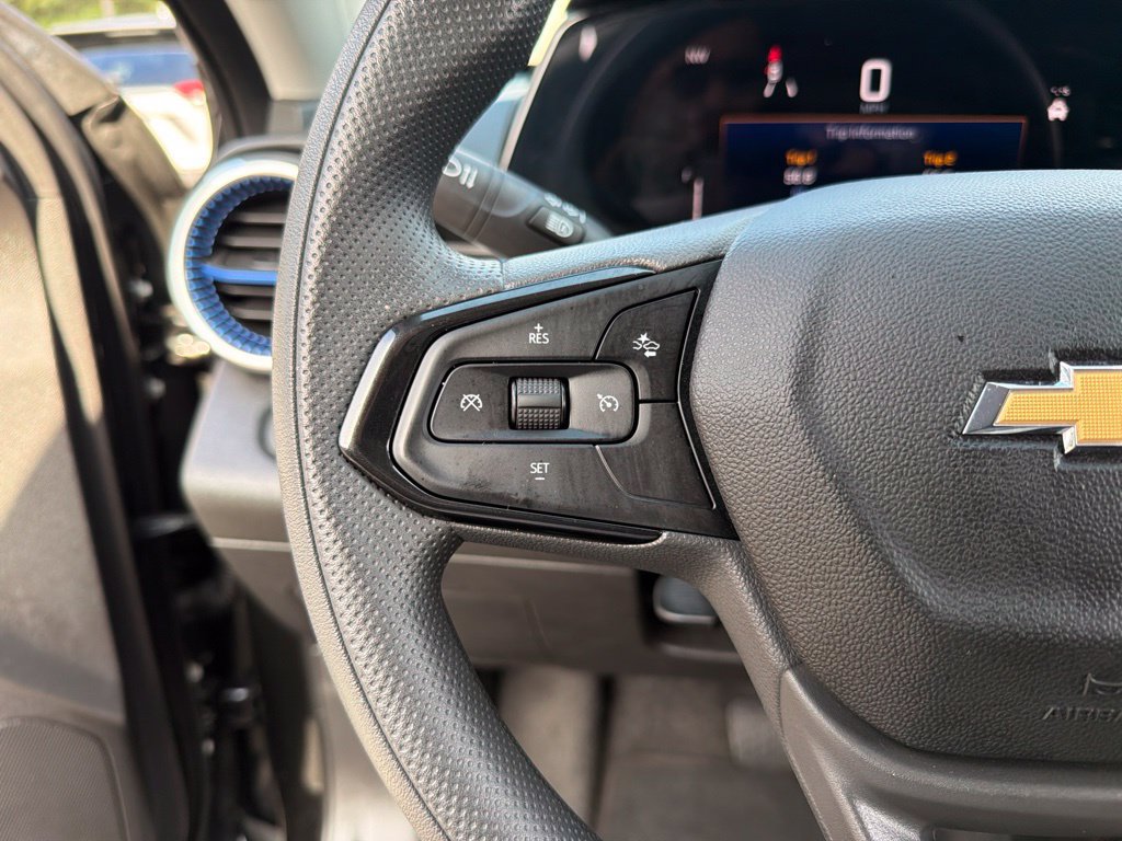 Used 2025 Chevrolet Trax LT FWD image 16