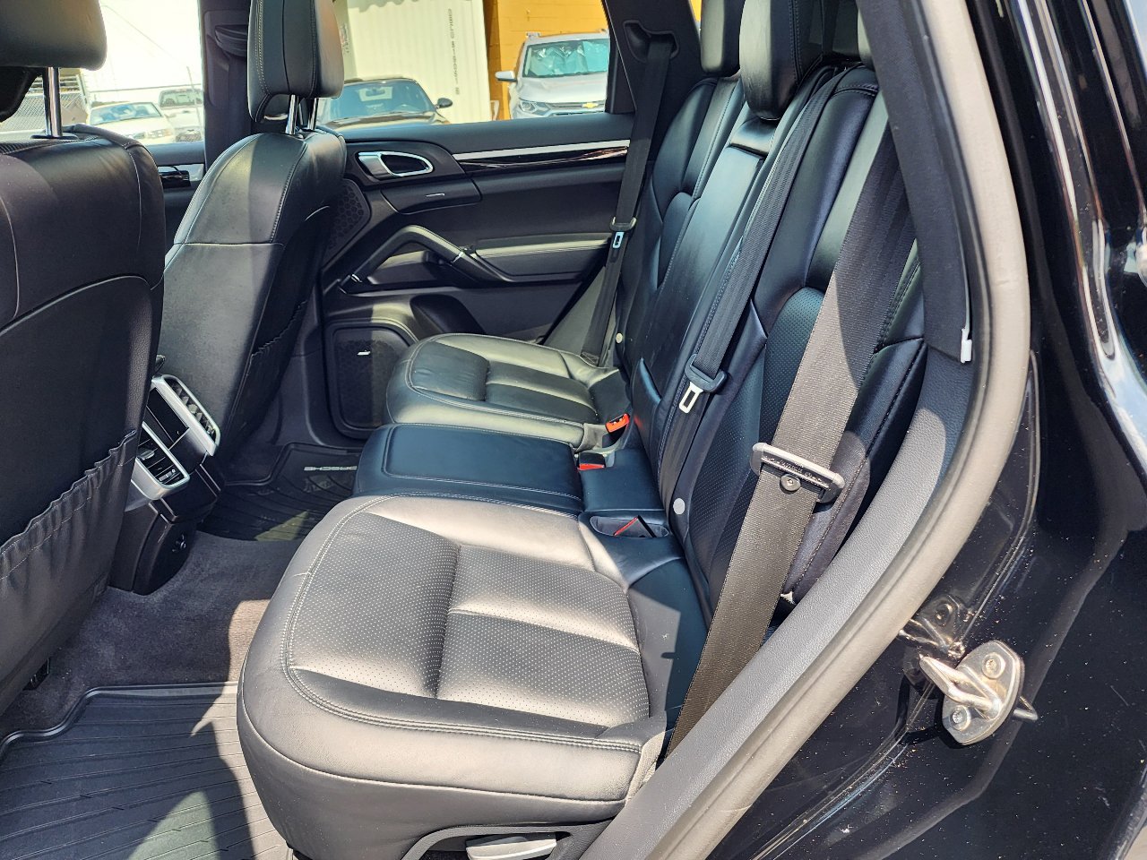 Used 2016 Porsche Cayenne S image 25