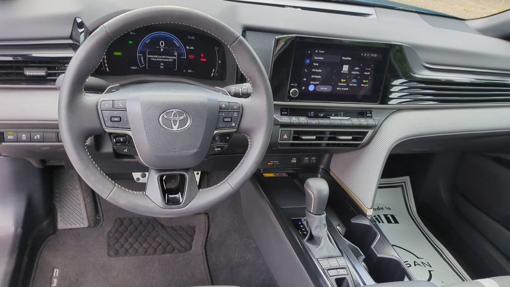 Used 2025 Toyota Camry SE w/ Convenience Package FWD image 16