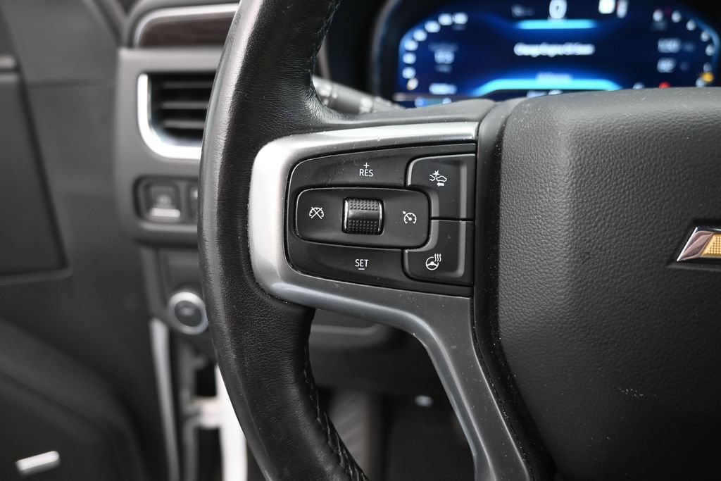 Used 2022 Chevrolet Suburban LT w/ Luxury Package RWD image 7