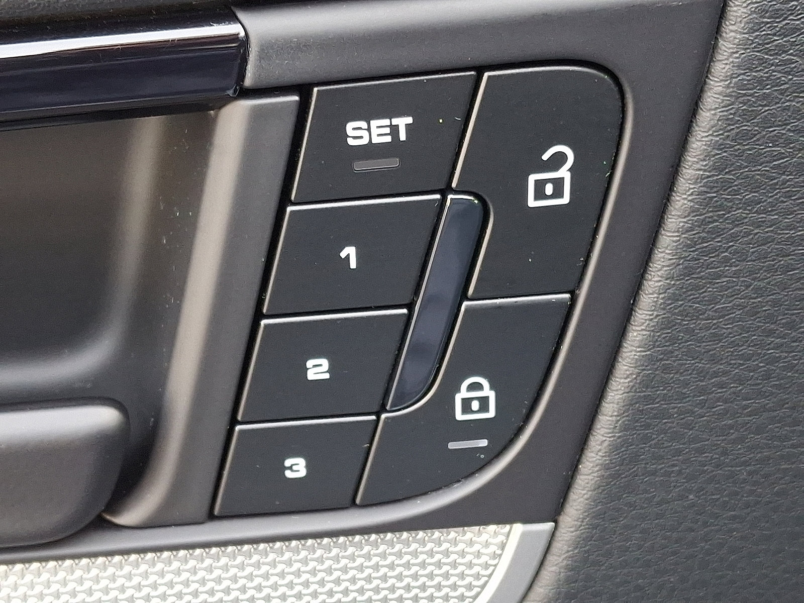 Used 2024 Porsche Cayenne Coupe image 27