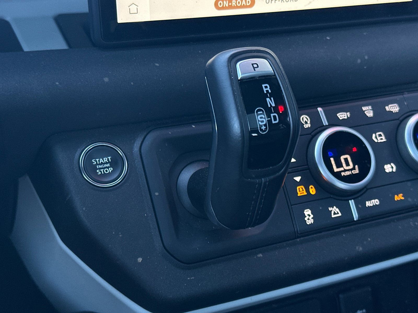 Used 2023 Land Rover Defender 110 X-Dynamic SE image 21