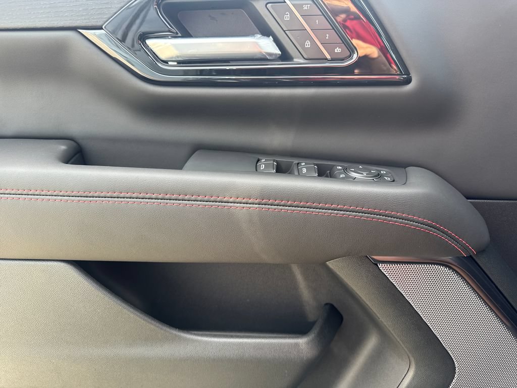 New 2026 GMC Yukon AT4 Ultimate w/ LPO, Floor Liner Package AWD/4WD image 15