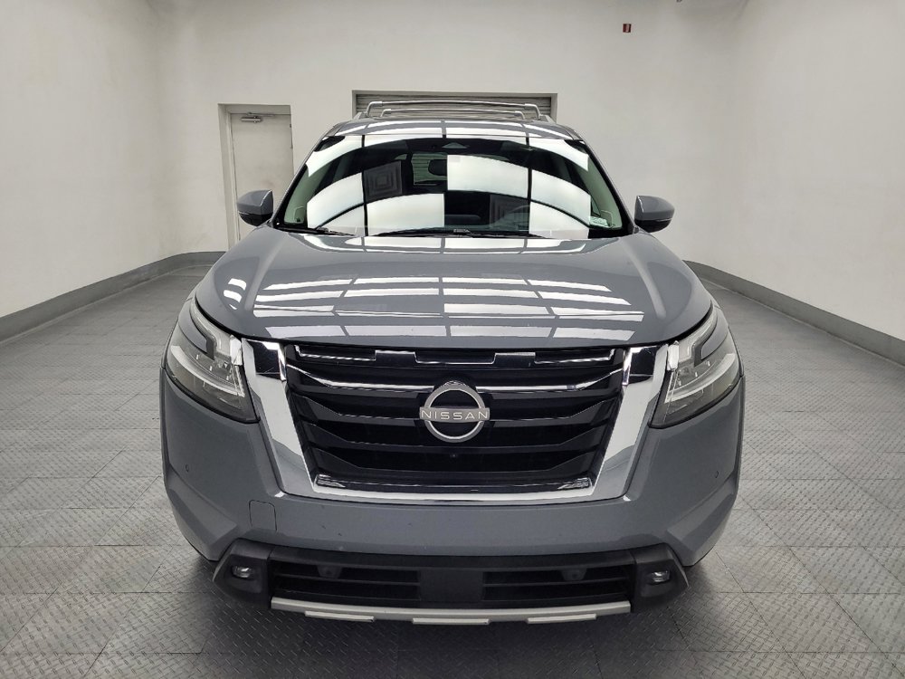 Used 2022 Nissan Pathfinder Platinum w/ Lighting Package (N93) FWD image 14