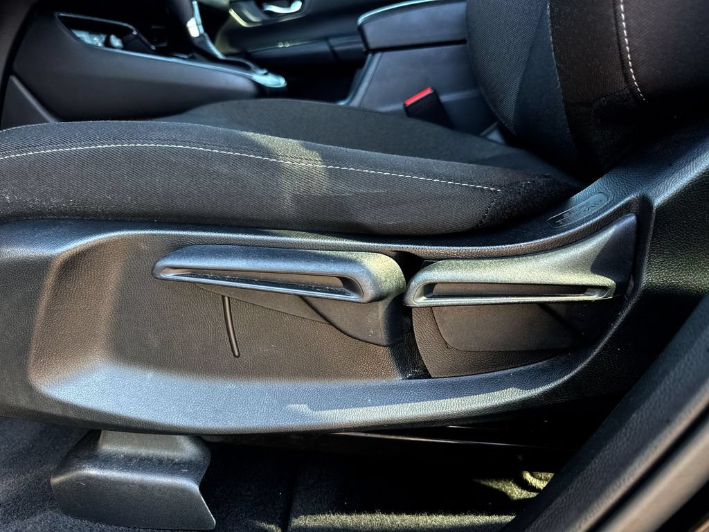 Used 2025 Honda CR-V LX image 12