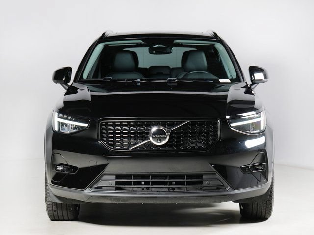 Used 2025 Volvo XC40 B5 Plus AWD/4WD image 8