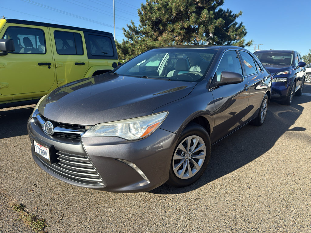 Used 2017 Toyota Camry LE FWD image 1