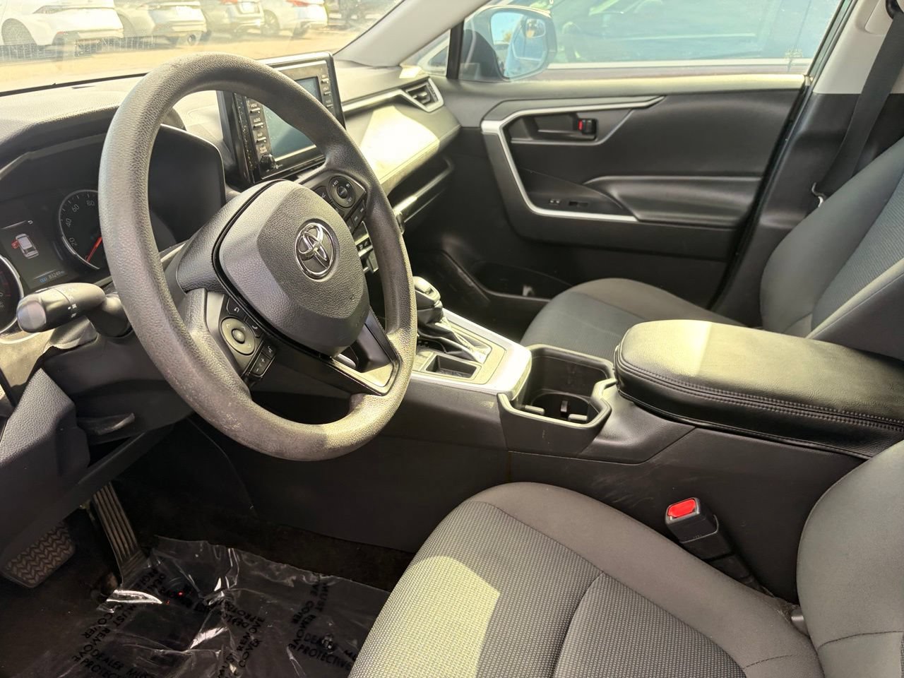 Used 2022 Toyota RAV4 LE FWD image 18