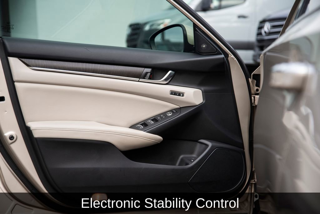 Used 2018 Honda Accord Touring image 11