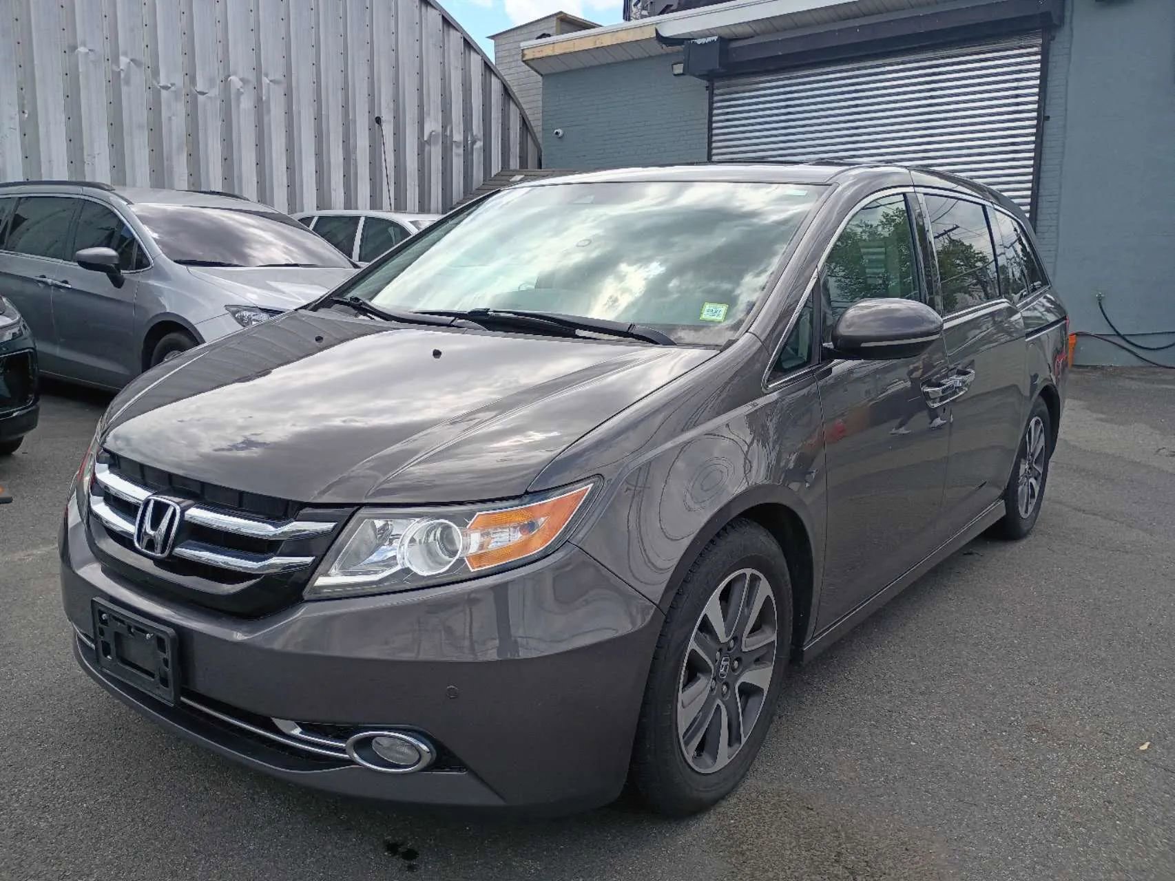 Used 2015 Honda Odyssey Touring Elite image 2