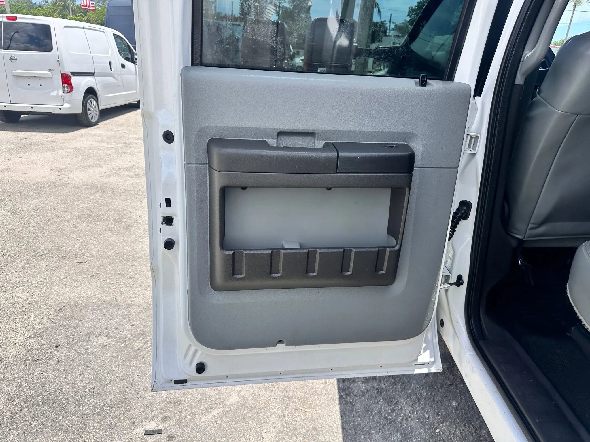 Used 2015 Ford F550 4x4 Crew Cab image 14