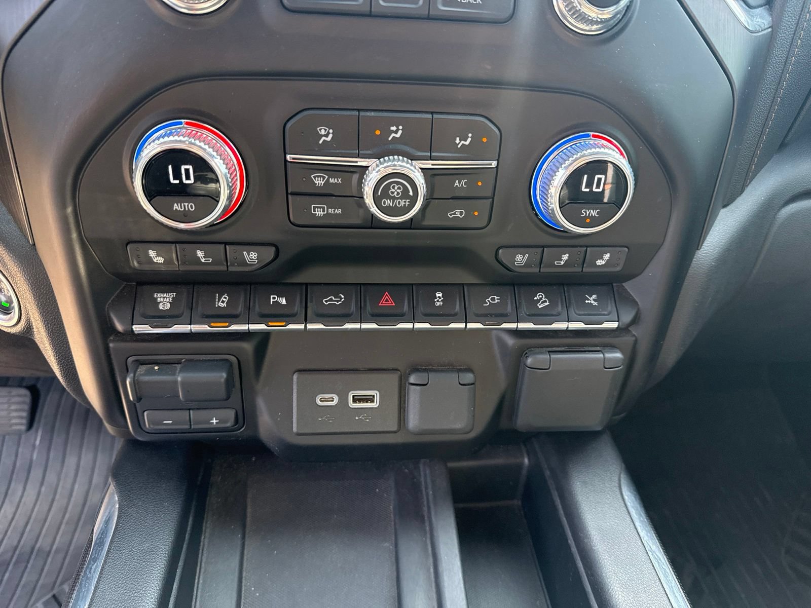 Used 2023 GMC Sierra 3500 AT4 w/ AT4 Premium Plus Package AWD/4WD image 27