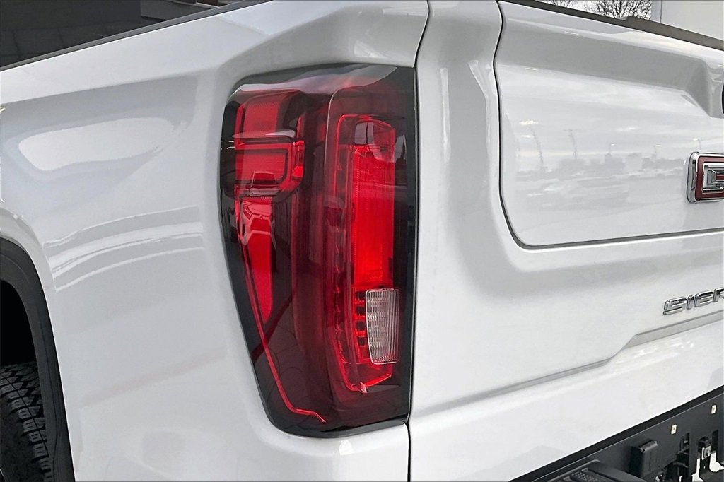 Used 2025 GMC Sierra 1500 AT4 w/ AT4 Premium Package image 23