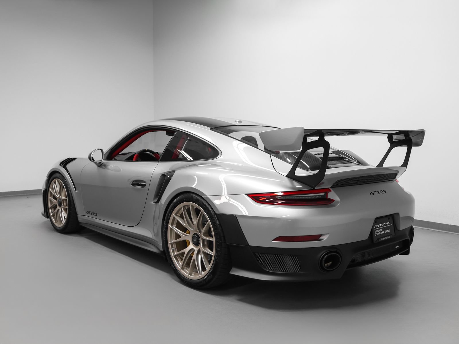 Certified 2018 Porsche 911 GT2 RS RWD image 3