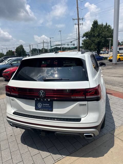 Used 2024 Volkswagen Atlas Peak Edition SEL AWD/4WD image 7