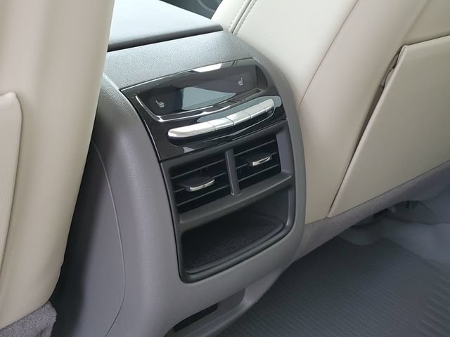 Certified 2024 Cadillac XT5 Premium Luxury w/ LPO, Floor Liner Package AWD/4WD image 31