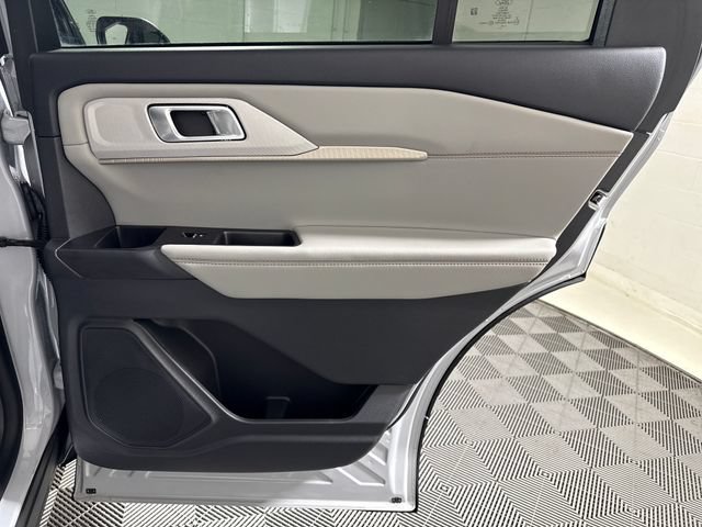 Used 2025 Ford Explorer Active w/ Active Comfort Package AWD/4WD image 19