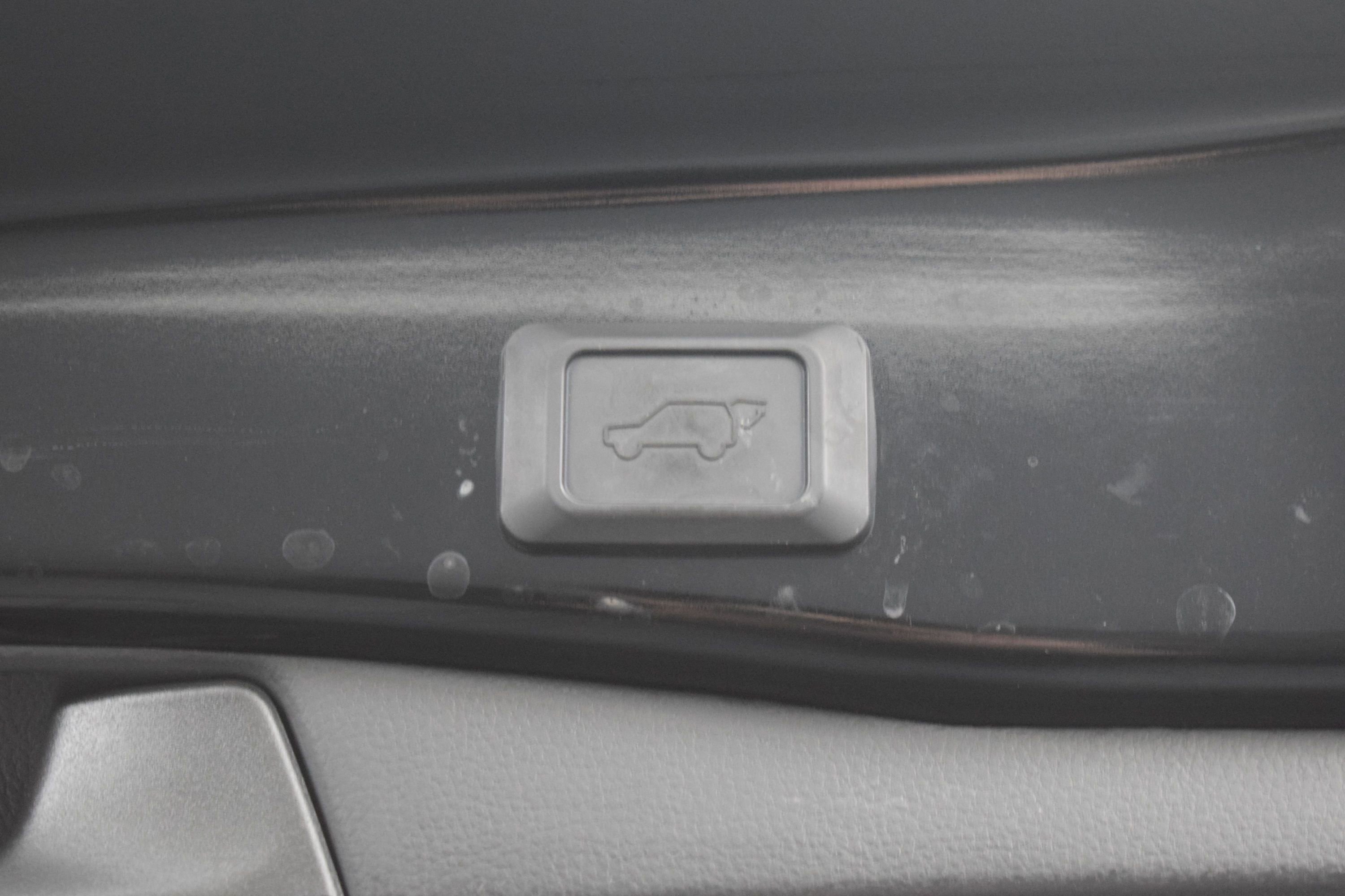 Used 2022 Toyota RAV4 XLE w/ Convenience Package AWD/4WD image 12