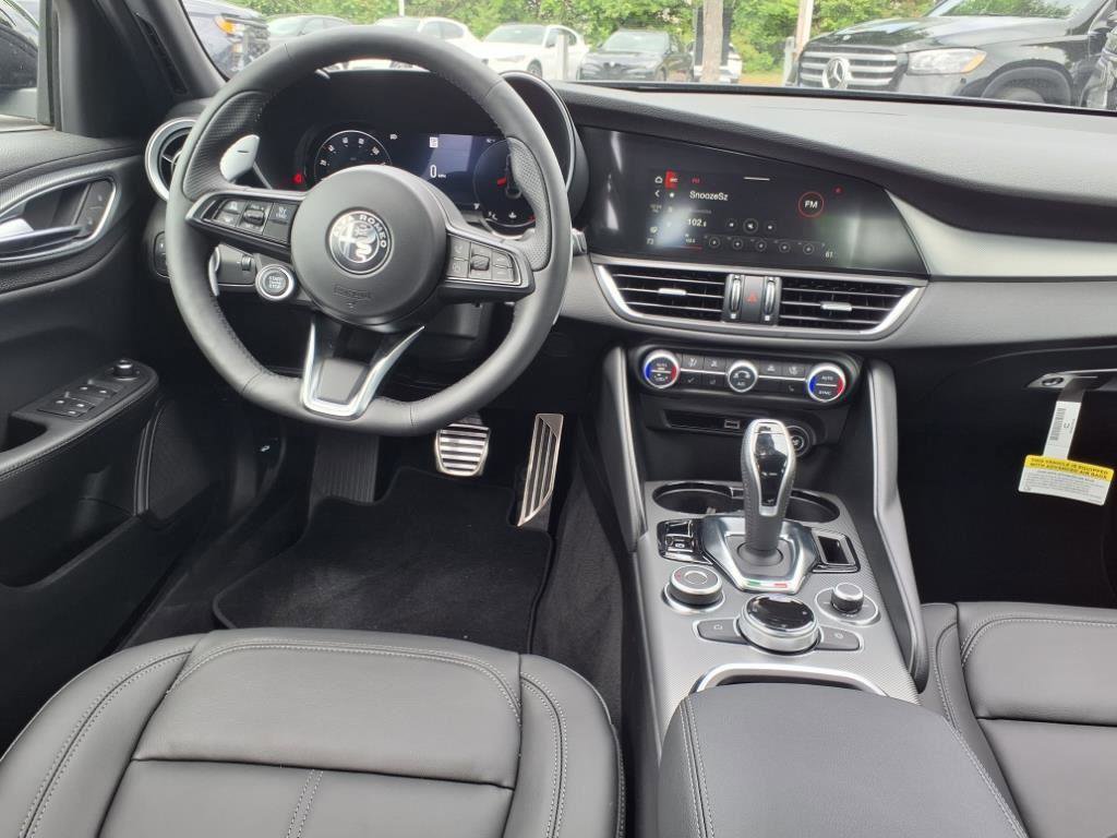 New 2025 Alfa Romeo Giulia w/ Driving Assist Package RWD image 23