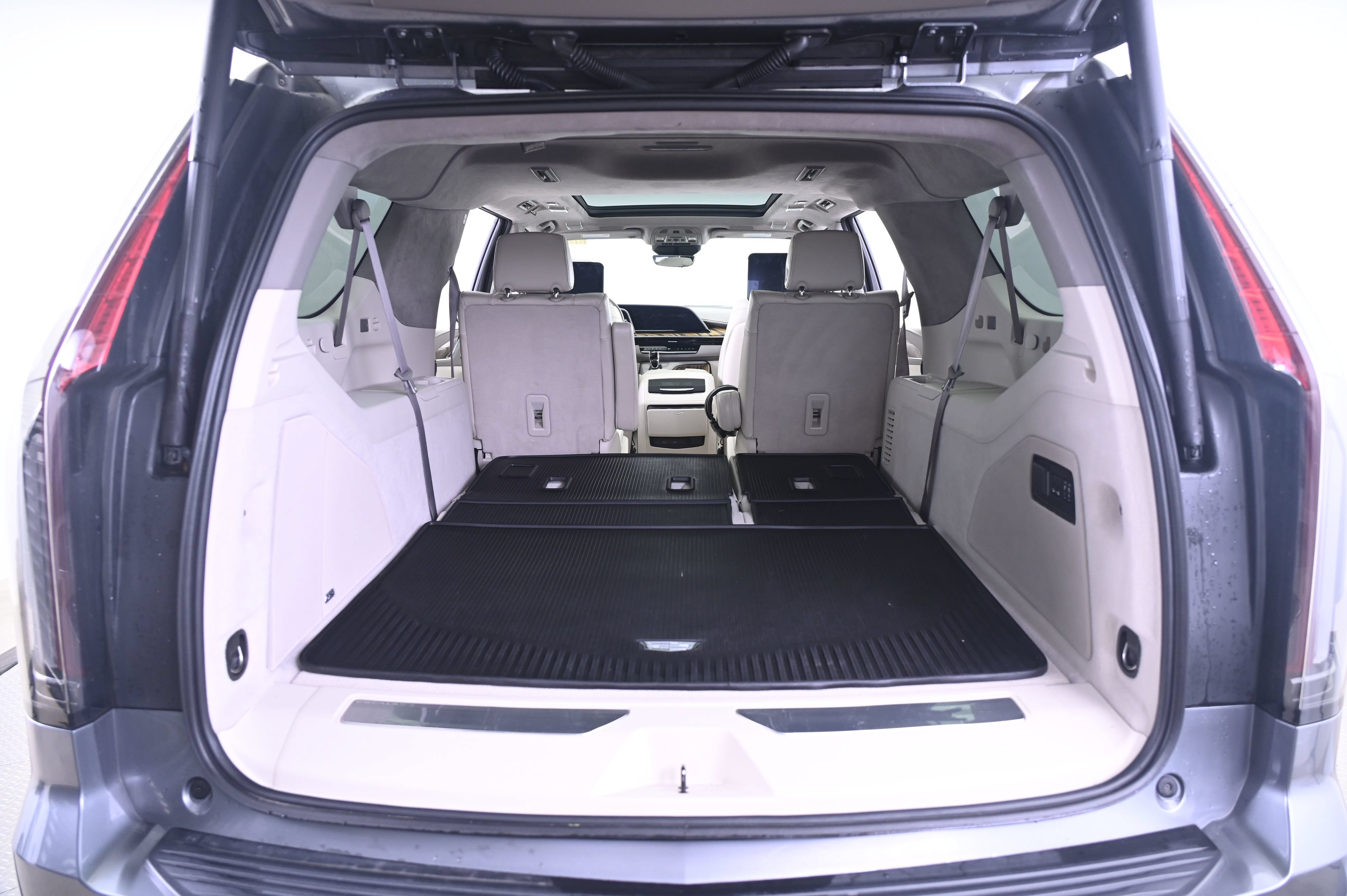 Used 2022 Cadillac Escalade ESV Premium Luxury Platinum AWD/4WD image 16
